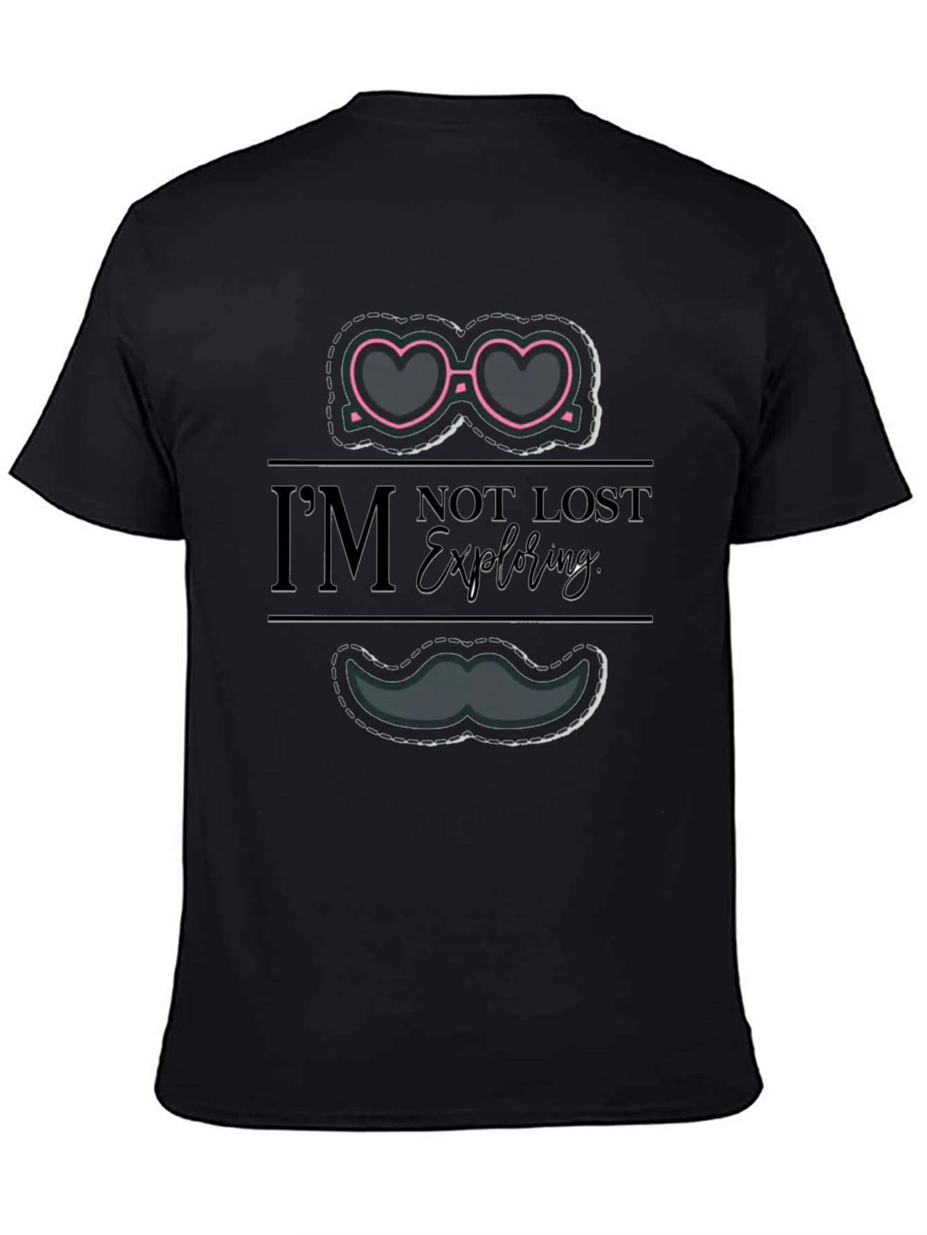 Camiseta Negra Gráfica Im Not Lost Exploring