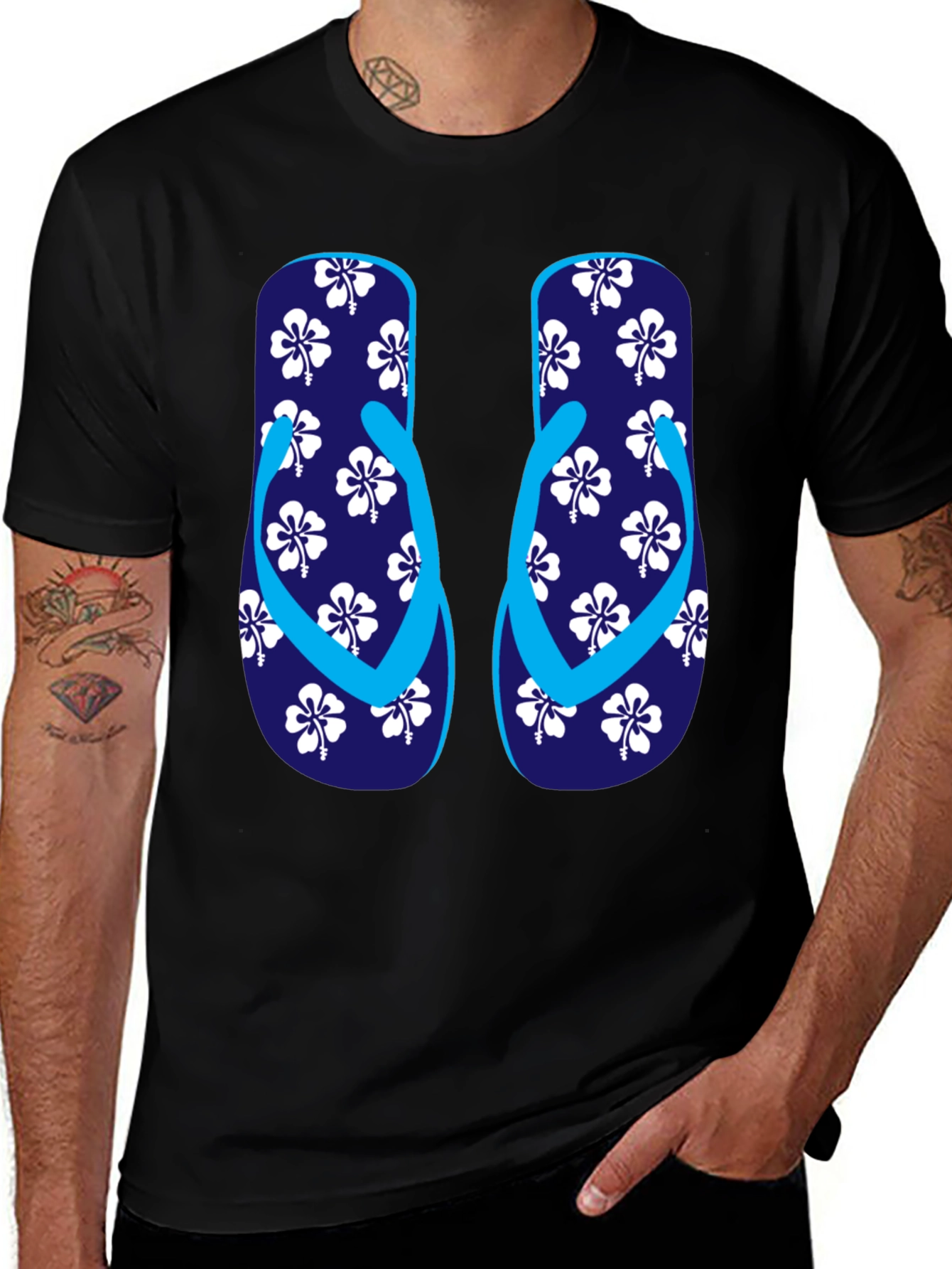 Camiseta Negra con Diseño de Chanclas Tropicales