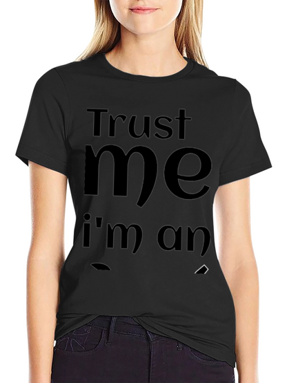 Camiseta Negra: Confía en mí soy un hombre
