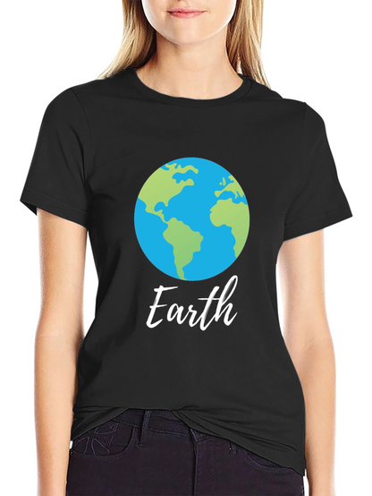 Camiseta Negra con Diseño del Planeta Tierra
