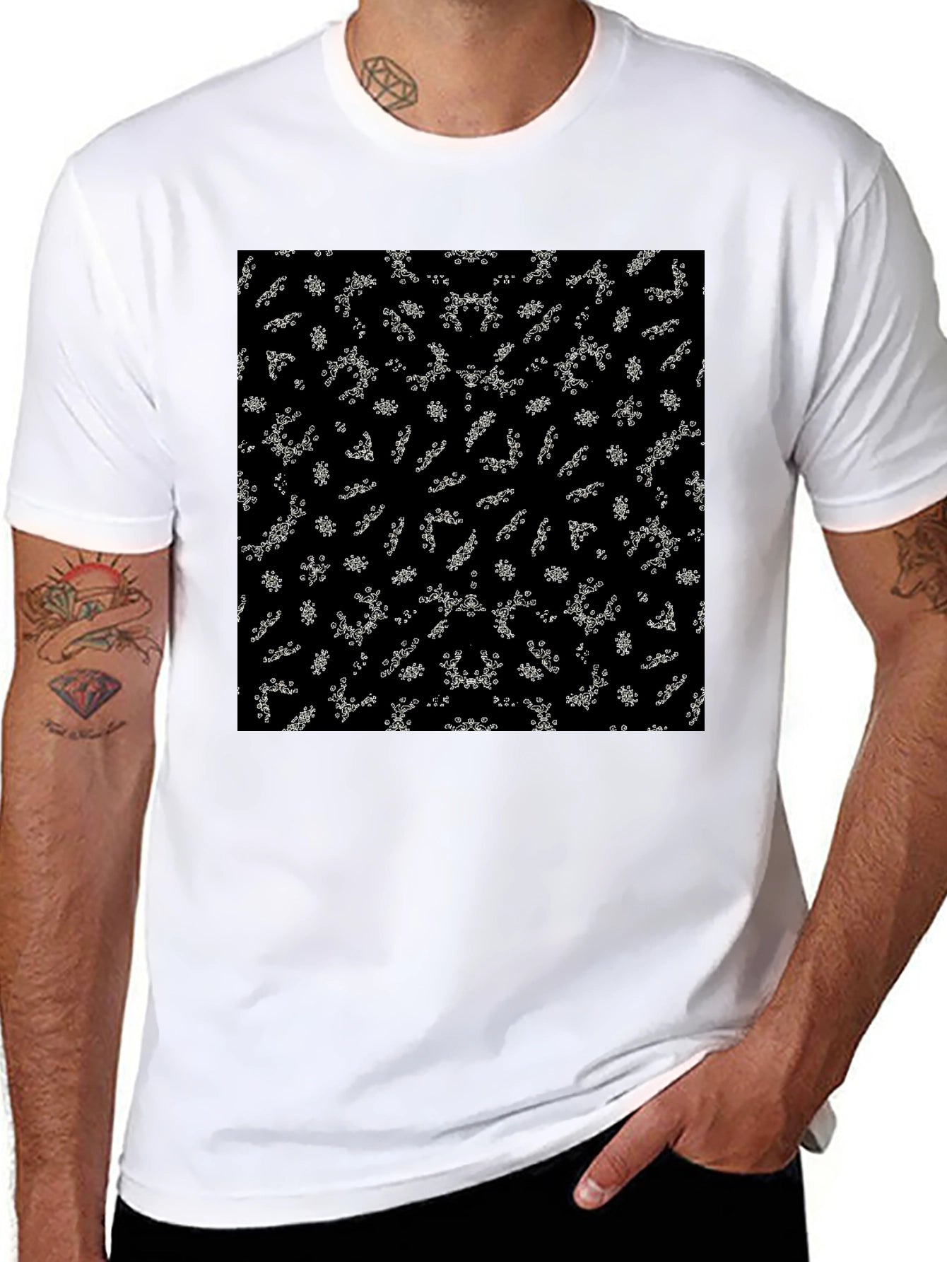 Camiseta Negra Estampado Abstracto Floral