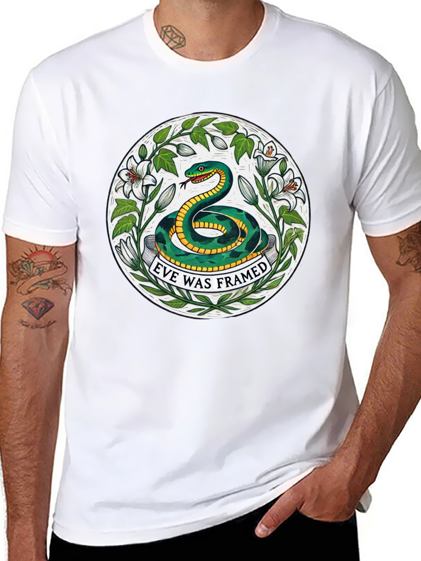 Camiseta Negra con Diseño de Serpiente Eve Was Framed