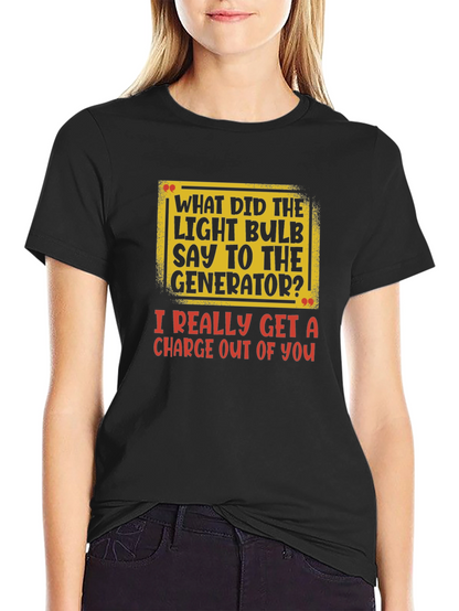 Camiseta Negra con Estampado de Broma Eléctrica