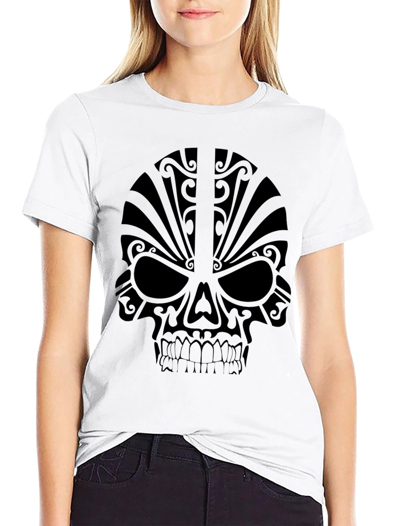 Camiseta Negra Calavera Tribal Estilizada