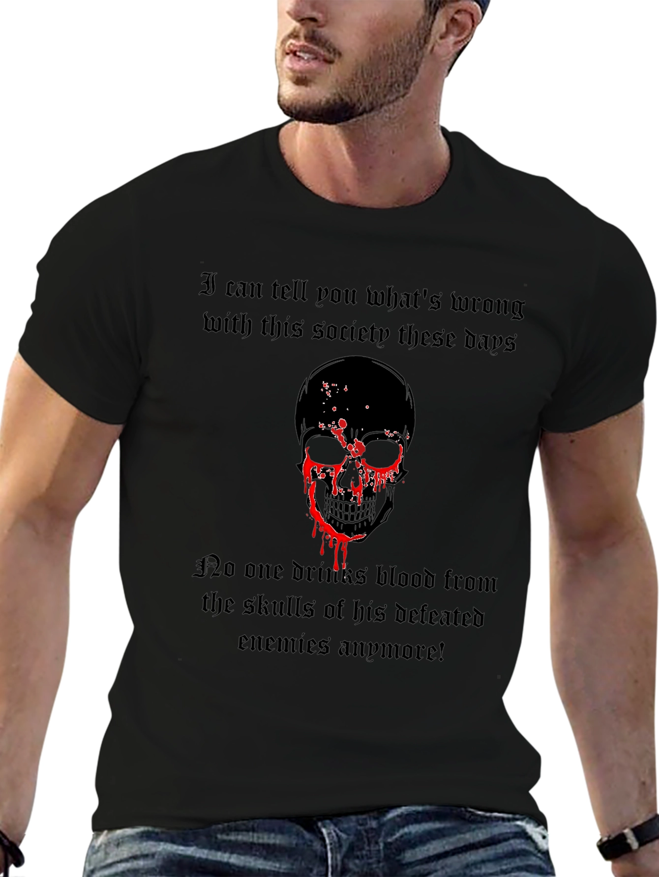 Camiseta Negra con Diseño de Calavera y Frase Gótica