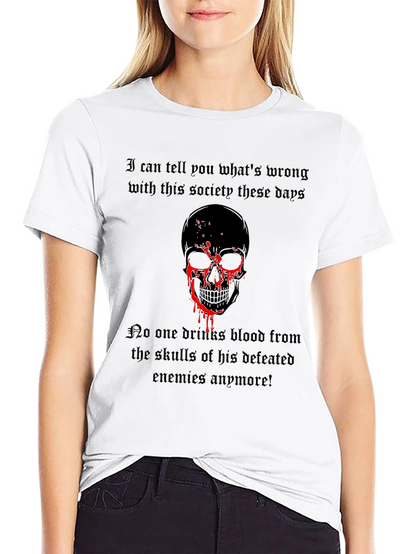 Camiseta Negra con Diseño de Calavera y Frase Gótica
